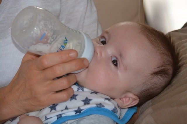 what happens if a baby drinks old formula