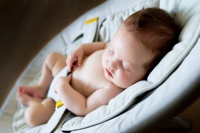 Is it safe for babies to sleep in vibrating chair