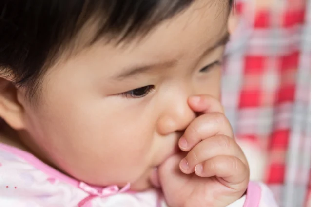 Thumb sucking: What age do babies find their thumb?